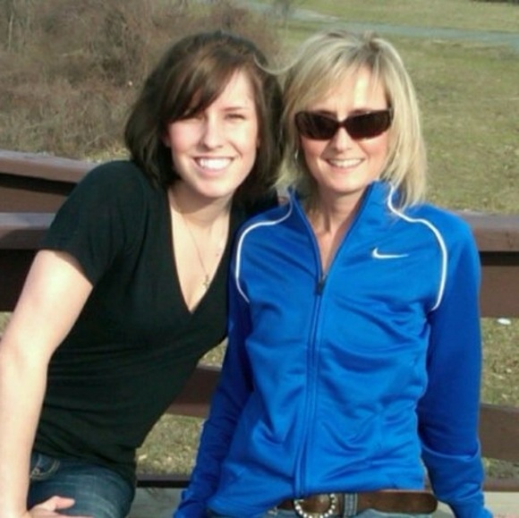 Meet your Posher, Dawn - Picture 2 of 5